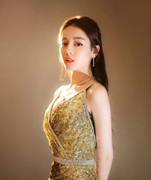 性感美女明星迪丽热巴妩媚优雅个性写真