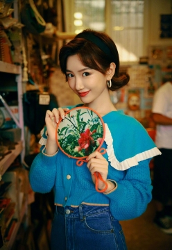 性感美女明星毛晓彤复古妩媚写真