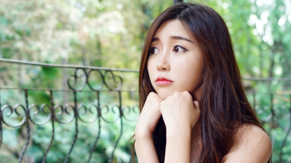 丰满美女妩媚诱惑性感高清桌面壁纸