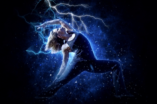 美女舞动星星天空闪电御姐动感