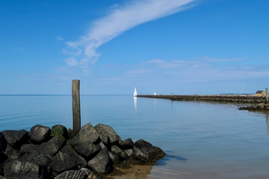 风光摄影_海边礁石堆蔚蓝风光美拍