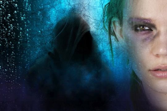 蓝色背景欧美美女面容和眼神画面