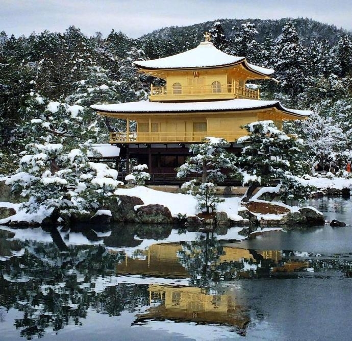 日本金阁寺冬天雪景风景图片