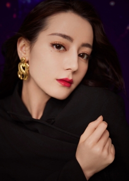 迪丽热巴气质妩媚性感写真