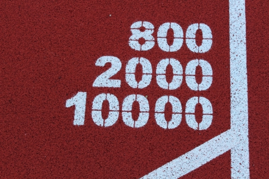 户外简约白色数字红色运动跑道