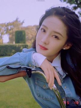 性感美女明星李沁妩媚优雅写真