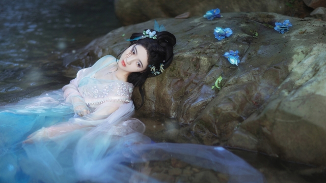 唯美古风女子湿身性感高清桌面壁纸