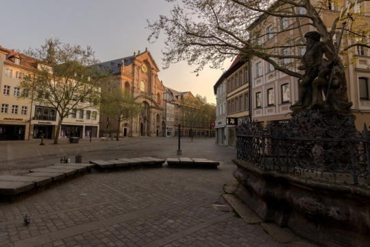 傍晚空旷街道雕像迷人街景