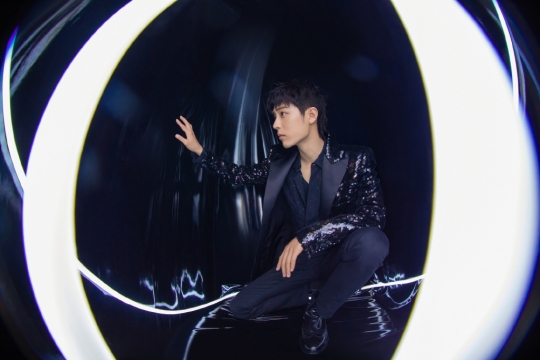 明星肖战帅气写真图片