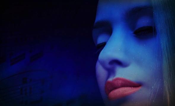 蓝色音符星空浮现金发红唇闭眼女性