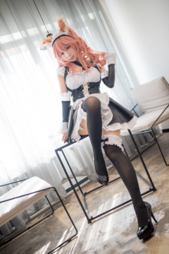 黑丝女仆制服诱惑写真