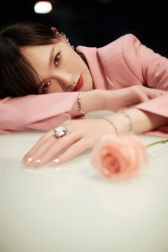 唐嫣甜飒西装写真