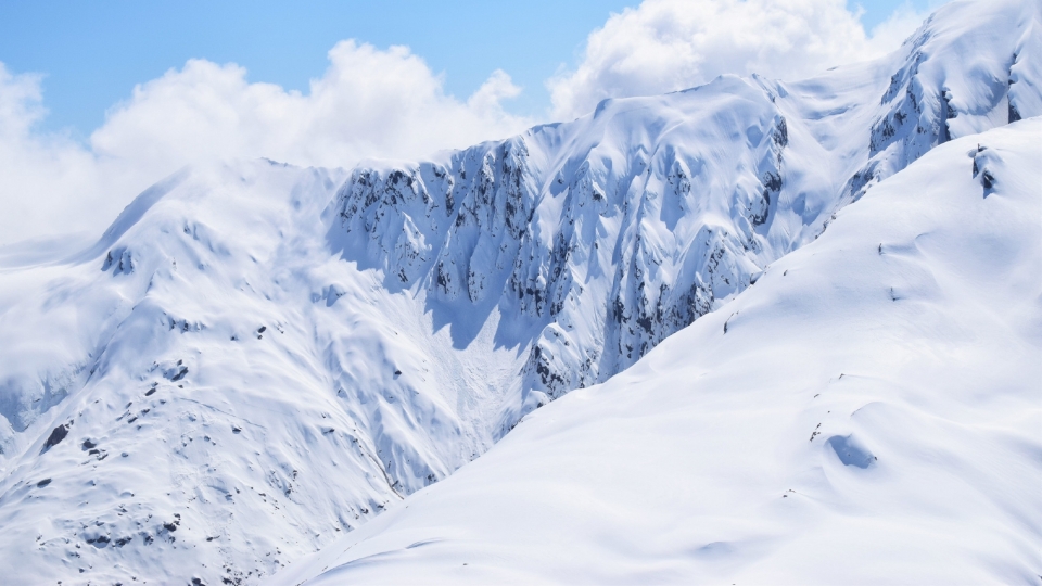 积雪常年不化的雪山自然风光高清桌面壁纸