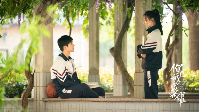《你是我的荣耀》杨洋和迪丽热巴校服剧照壁纸