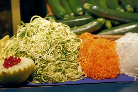 室外新鲜健康美味切丝蔬菜