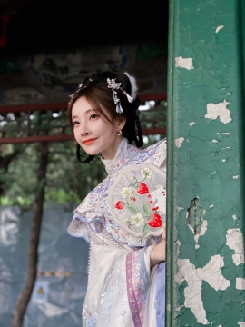 冯提莫古风美女性感写真