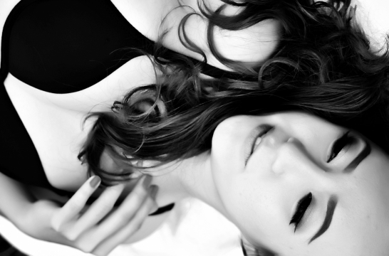 比基尼美女室内黑白唯美艺术写真