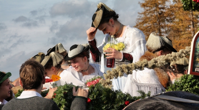 狂欢活动精心打扮美女人物街拍
