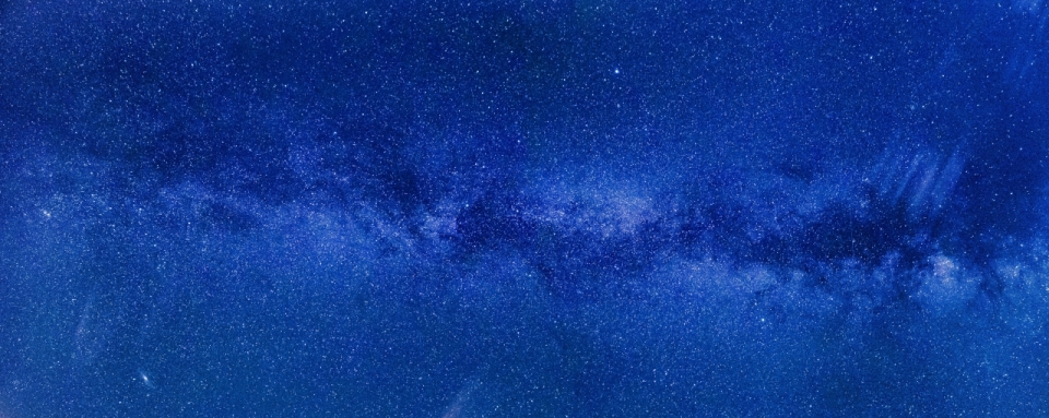 靛蓝的星云星空摄影