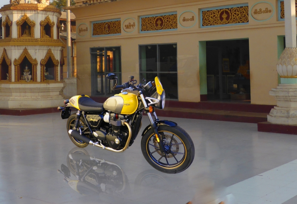 雅马哈YAMAHAYZF-R6摩托车展示