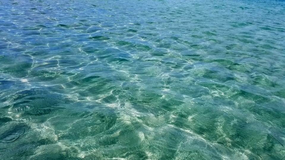 碧蓝的大海海面波浪风景摄影