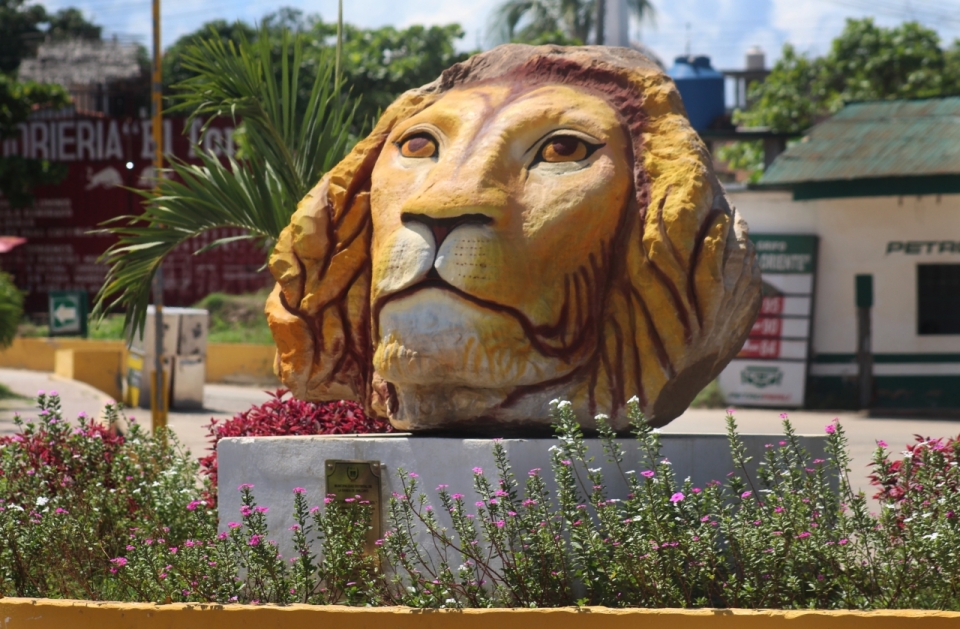 游乐园狮子头雕像石狮子雕塑