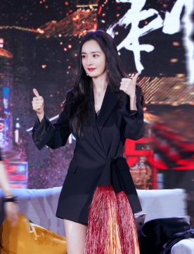 美女明星杨幂活动现场性感写真图片