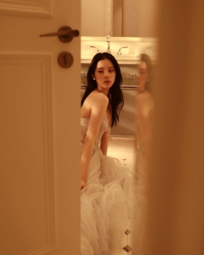 性感美女明星欧阳娜娜抹胸婚纱写真图片