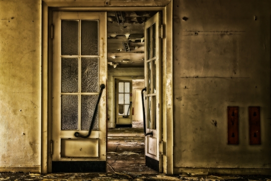 废弃破旧建筑室内脏乱内景