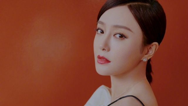 性感美女明星秦岚妩媚优雅个性高清桌面壁纸