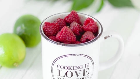 树莓鲜艳夺目诱人高清桌面壁纸