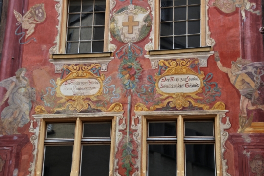 城市街道彩色壁画教堂建筑