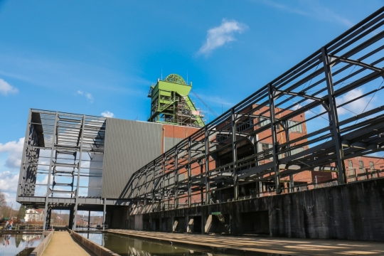 阳光蓝色天空工厂工业建筑