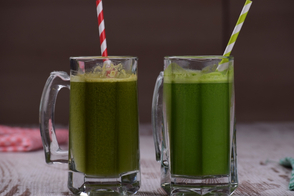 桌面插吸管玻璃杯子绿色健康蔬果果汁