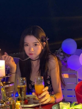 网红美女彭十六妖艳诱惑写真