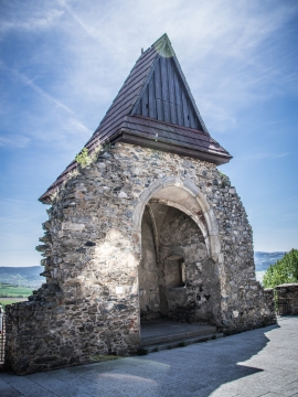 阳光蓝色天空古老历史建筑遗址