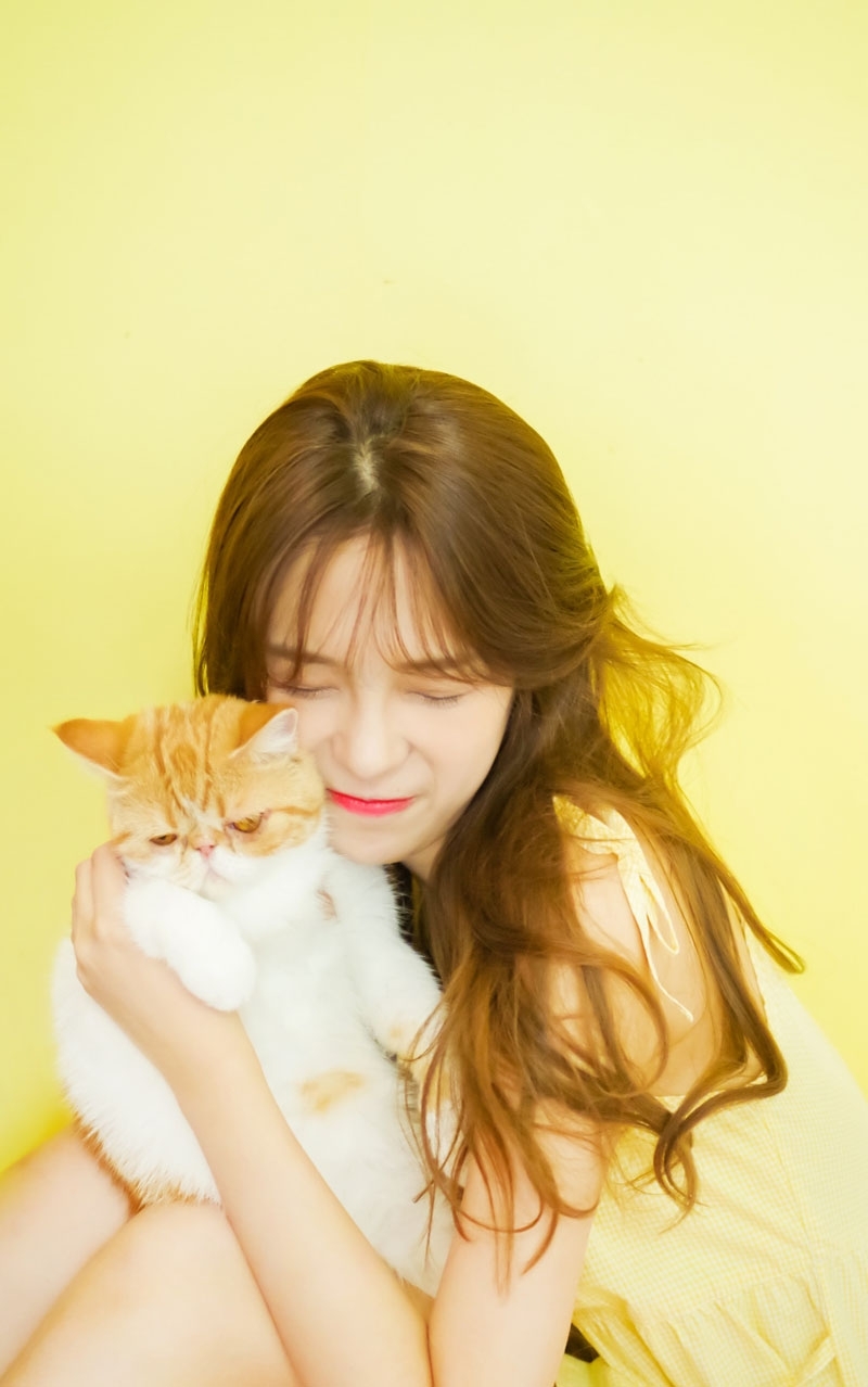 猫系甜美少女清纯学生妹性感吊带私房写真