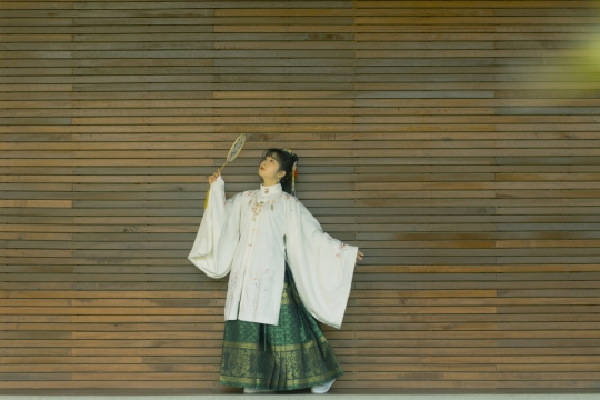 打扇古装仕女图片