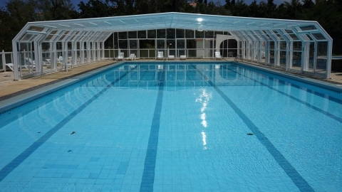 高清室外游泳池桌面壁纸