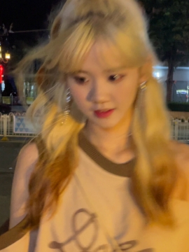 井川里予街边性感妩媚诱惑写真