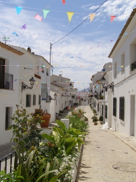 小镇街道白色建筑街边风景