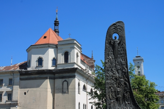 阳光蓝色天空城市街道古老建筑