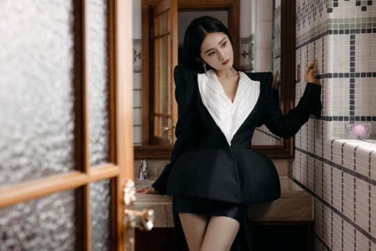 杨幂午后阳光复古大片写真图片