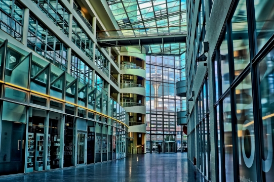 阳光城市街道玻璃大厦建筑内部