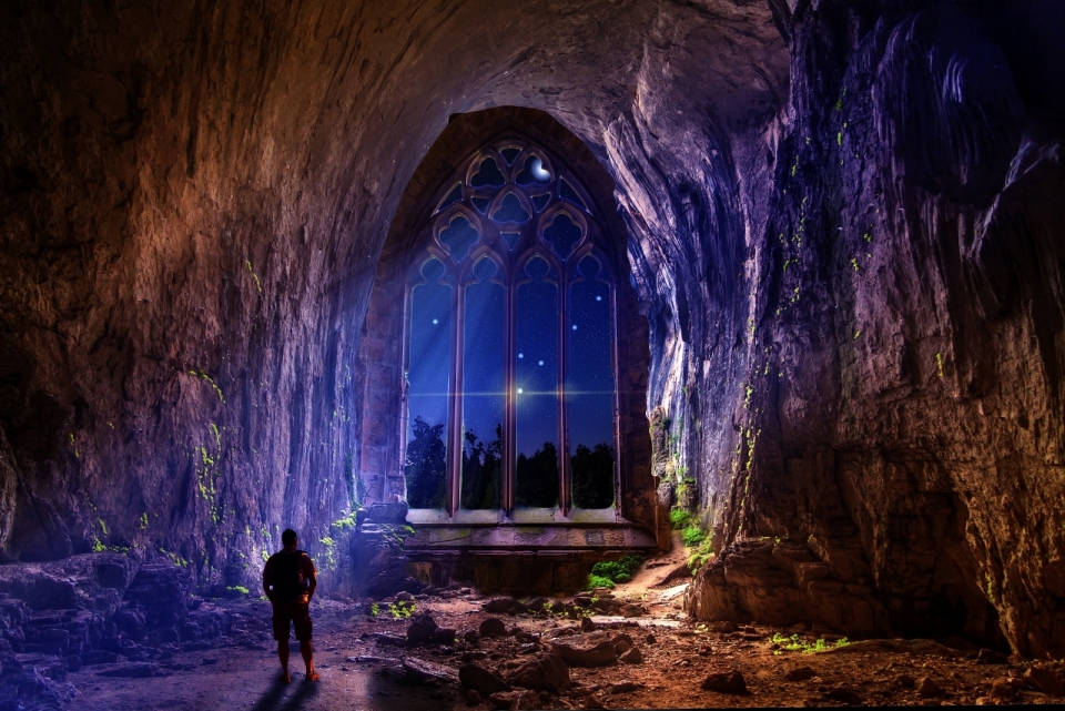 山洞中的大石窗月光照耀着山洞里的人创意设计