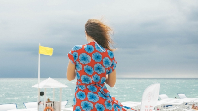 长发飘飘电脑桌面高清壁纸