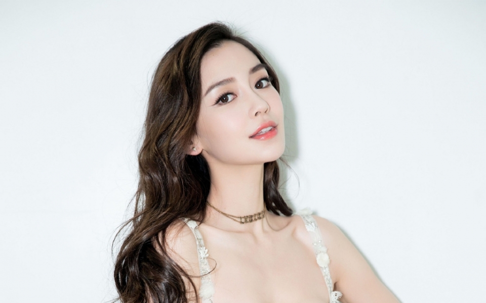 性感美女明星杨颖Angelababy高清桌面壁纸