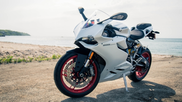 摩托车炫酷耀眼写真图片