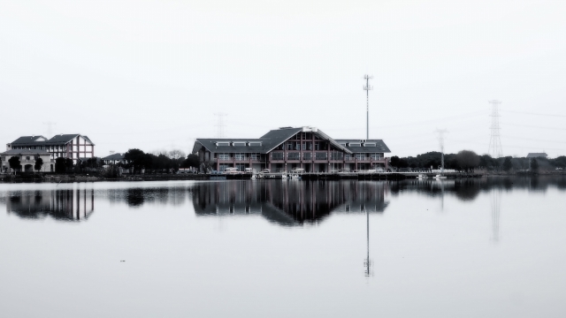 河边庭院小楼豪华游艇外景