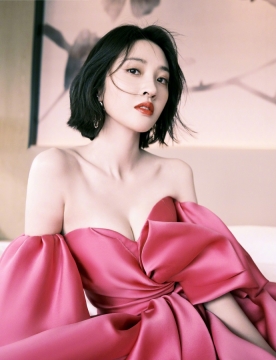 性感美女明星唐艺昕优雅写真